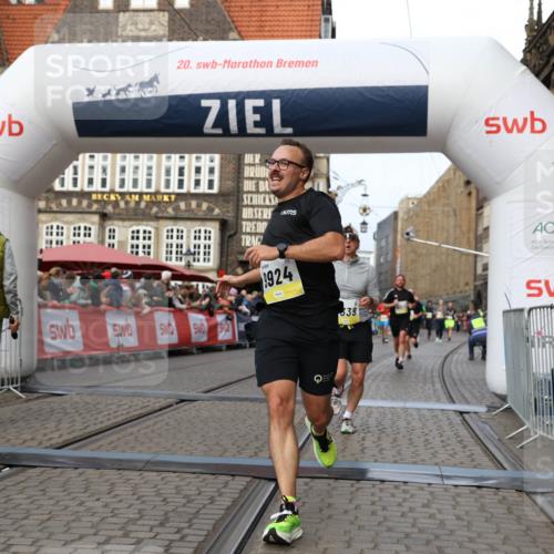 05.10.2025 - 20. swb-Marathon Bremen Yannick Fuchs http://msf.ph/oto/9258765 05.10.2025 10:47:42 Ziel 9339, 9924, 10073, 10319, 10850, 10875, 10947, 11330 meine-sportfotos.de