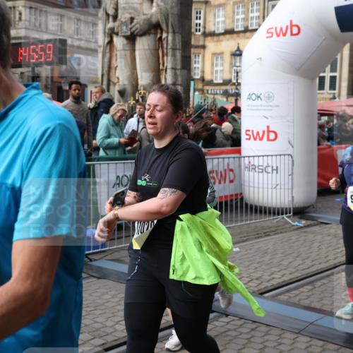 05.10.2025 - 20. swb-Marathon Bremen Yannick Fuchs http://msf.ph/oto/9258767 05.10.2025 11:16:48 Ziel 9301, 9563, 9753, 11020, 11182, 11438 meine-sportfotos.de