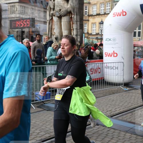 05.10.2025 - 20. swb-Marathon Bremen Yannick Fuchs http://msf.ph/oto/9258776 05.10.2025 11:16:48 Ziel 9301, 9563, 9753, 11020, 11182, 11438 meine-sportfotos.de