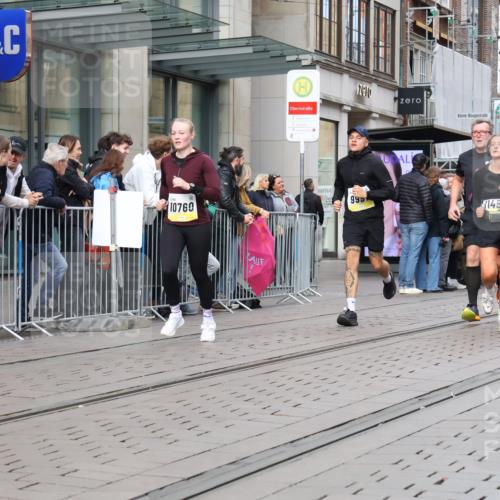 05.10.2025 - 20. swb-Marathon Bremen Strokosch-Dieckow http://msf.ph/oto/9258781 05.10.2025 10:59:17 Ziel 9473, 9609, 9673, 9737, 9991, 10209, 10391, 10420, 10760, 10809, 11251, 11267, 11456, 11582, 11657, 11720, 11728, 9473, 9609, 9673, 9737, 9991, 10209, 10391, 10420, 10760, 10809, 11251, 11267, 11456, 11582, 11657, 11720, 11728 meine-sportfotos.de