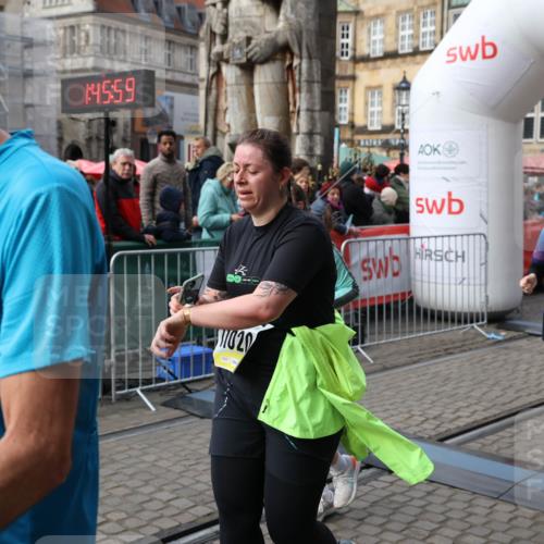 05.10.2025 - 20. swb-Marathon Bremen Yannick Fuchs http://msf.ph/oto/9258787 05.10.2025 11:16:48 Ziel 9301, 9563, 9753, 11020, 11182, 11438 meine-sportfotos.de