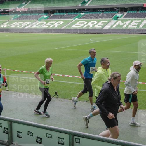 05.10.2025 - 20. swb-Marathon Bremen Michael Burmester http://msf.ph/oto/9258806 05.10.2025 10:46:24 Laufen im Stadion 7014, 7410, 9301, 9420, 9465, 9643, 9695, 9818, 9838, 9869, 9891, 9959, 10023, 10083, 10220, 10312, 10450, 10465, 10496, 10564, 10575, 10721, 10736, 10756, 10759, 10832, 10949, 10976, 10994, 11008, 11029, 11036, 11068, 11082, 11107, 11182, 11332, 11358, 11438, 11555, 11652, 11653, 9203, 10186, 10201, 10472, 10602, 10728, 11020, 11029, 11068 meine-sportfotos.de