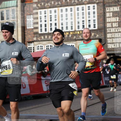 05.10.2025 - 20. swb-Marathon Bremen Yannick Fuchs http://msf.ph/oto/9258816 05.10.2025 10:56:19 Ziel 9258, 9811, 9855, 9968, 10006, 10009, 10664, 10989, 10992, 11095, 11364, 11366, 11620, 11630, 11693, 11741 meine-sportfotos.de