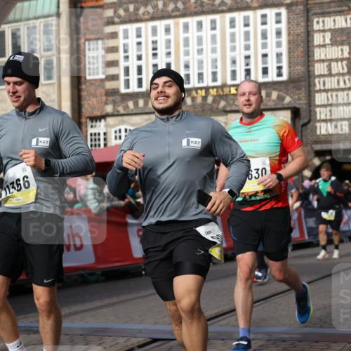 05.10.2025 - 20. swb-Marathon Bremen Yannick Fuchs http://msf.ph/oto/9258825 05.10.2025 10:56:19 Ziel 9258, 9811, 9855, 9968, 10006, 10009, 10664, 10989, 10992, 11095, 11364, 11366, 11620, 11630, 11693, 11741 meine-sportfotos.de