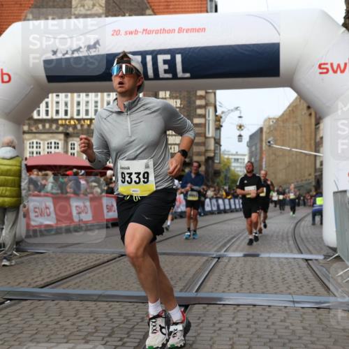05.10.2025 - 20. swb-Marathon Bremen Yannick Fuchs http://msf.ph/oto/9258831 05.10.2025 10:47:43 Ziel 9339, 9924, 10073, 10850, 10875, 10947, 11330 meine-sportfotos.de