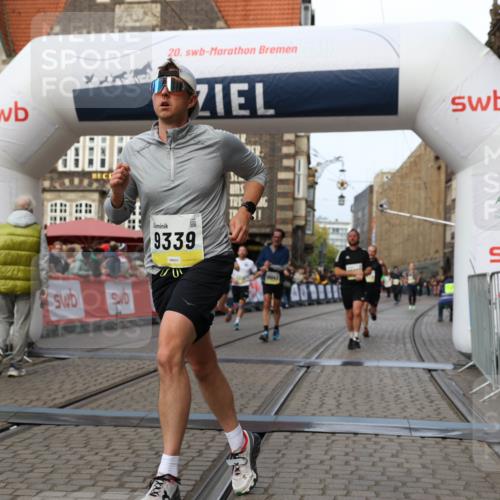 05.10.2025 - 20. swb-Marathon Bremen Yannick Fuchs http://msf.ph/oto/9258836 05.10.2025 10:47:43 Ziel 9339, 9924, 10073, 10850, 10875, 10947, 11330 meine-sportfotos.de