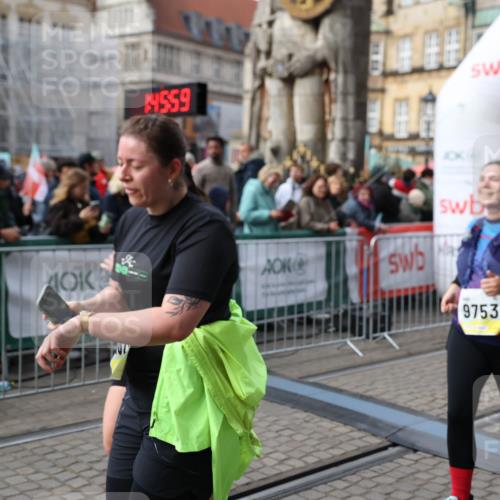 05.10.2025 - 20. swb-Marathon Bremen Yannick Fuchs http://msf.ph/oto/9258838 05.10.2025 11:16:48 Ziel 9301, 9563, 9753, 11020, 11182, 11438 meine-sportfotos.de