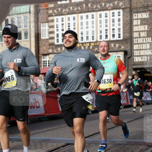 05.10.2025 - 20. swb-Marathon Bremen Yannick Fuchs http://msf.ph/oto/9258839 05.10.2025 10:56:19 Ziel 9258, 9811, 9855, 9968, 10006, 10009, 10664, 10989, 10992, 11095, 11364, 11366, 11620, 11630, 11693, 11741 meine-sportfotos.de