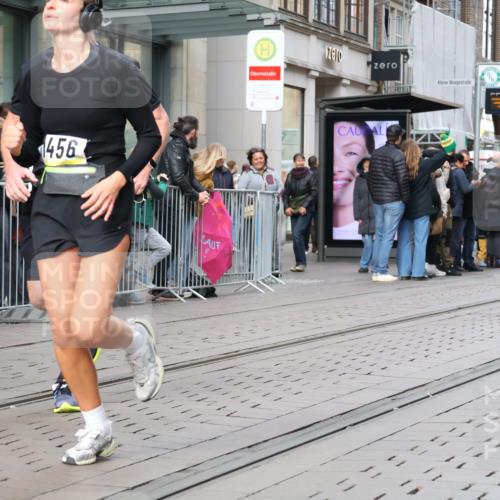 05.10.2025 - 20. swb-Marathon Bremen Strokosch-Dieckow http://msf.ph/oto/9258843 05.10.2025 10:59:20 Ziel 9378, 9473, 9609, 9673, 9737, 9991, 10209, 10391, 10420, 10760, 10809, 11251, 11267, 11456, 11582, 11657, 11720, 11728, 9378, 9473, 9609, 9673, 9737, 9991, 10209, 10391, 10420, 10760, 10809, 11251, 11267, 11456, 11582, 11657, 11720, 11728 meine-sportfotos.de
