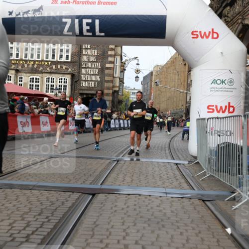 05.10.2025 - 20. swb-Marathon Bremen Yannick Fuchs http://msf.ph/oto/9258855 05.10.2025 10:47:43 Ziel 9339, 9924, 10073, 10850, 10875, 10947, 11330 meine-sportfotos.de