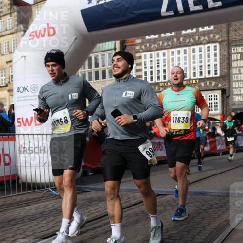 05.10.2025 - 20. swb-Marathon Bremen Yannick Fuchs http://msf.ph/oto/9258863 05.10.2025 10:56:20 Ziel 9258, 9811, 9855, 9968, 10006, 10009, 10664, 10989, 10992, 11095, 11364, 11366, 11620, 11630, 11693, 11741 meine-sportfotos.de