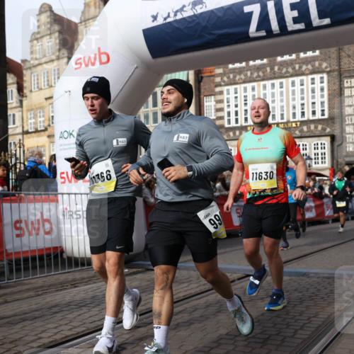 05.10.2025 - 20. swb-Marathon Bremen Yannick Fuchs http://msf.ph/oto/9258880 05.10.2025 10:56:20 Ziel 9258, 9811, 9855, 9968, 10006, 10009, 10664, 10989, 10992, 11095, 11364, 11366, 11620, 11630, 11693, 11741 meine-sportfotos.de
