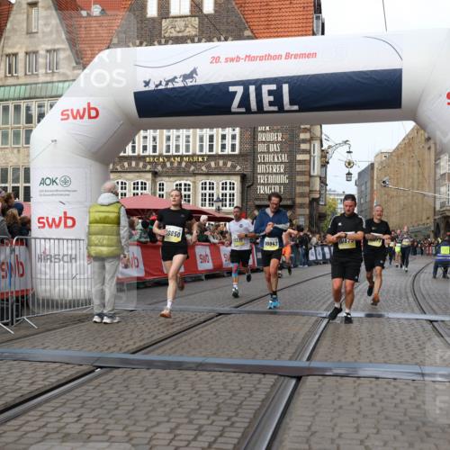 05.10.2025 - 20. swb-Marathon Bremen Yannick Fuchs http://msf.ph/oto/9258885 05.10.2025 10:47:44 Ziel 9339, 9377, 9924, 10073, 10850, 10875, 10947, 11330 meine-sportfotos.de