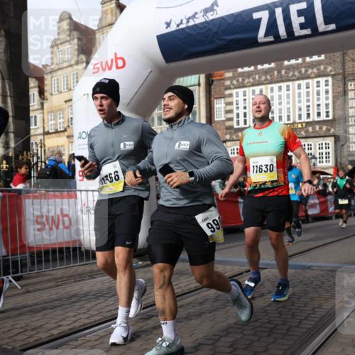05.10.2025 - 20. swb-Marathon Bremen Yannick Fuchs http://msf.ph/oto/9258886 05.10.2025 10:56:20 Ziel 9258, 9811, 9855, 9968, 10006, 10009, 10664, 10989, 10992, 11095, 11364, 11366, 11620, 11630, 11693, 11741 meine-sportfotos.de