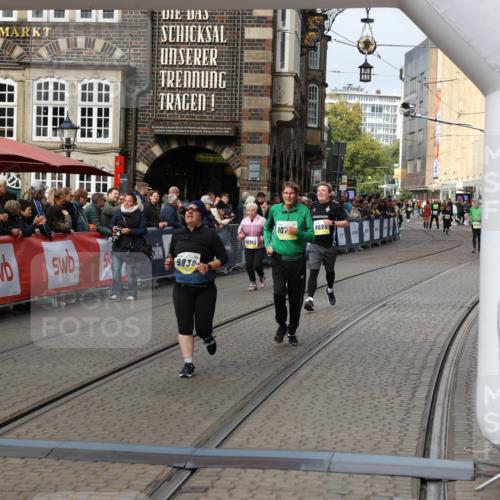 05.10.2025 - 20. swb-Marathon Bremen Yannick Fuchs http://msf.ph/oto/9258887 05.10.2025 11:17:00 Ziel 9698, 9838, 10736 meine-sportfotos.de