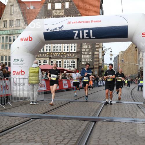 05.10.2025 - 20. swb-Marathon Bremen Yannick Fuchs http://msf.ph/oto/9258895 05.10.2025 10:47:44 Ziel 9339, 9377, 9924, 10073, 10850, 10875, 10947, 11330 meine-sportfotos.de