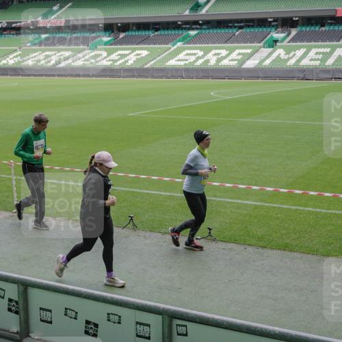 05.10.2025 - 20. swb-Marathon Bremen Michael Burmester http://msf.ph/oto/9258898 05.10.2025 10:46:29 Laufen im Stadion 7014, 7410, 9301, 9420, 9465, 9695, 9818, 9869, 9891, 9959, 10023, 10083, 10220, 10312, 10450, 10465, 10564, 10575, 10721, 10736, 10756, 10759, 10832, 10949, 10994, 11008, 11036, 11082, 11107, 11182, 11332, 11358, 11438, 11555, 11652, 11653, 9203, 9643, 9838, 10186, 10201, 10472, 10496, 10602, 10728, 10976, 11020, 11029, 11036, 11068, 11332 meine-sportfotos.de