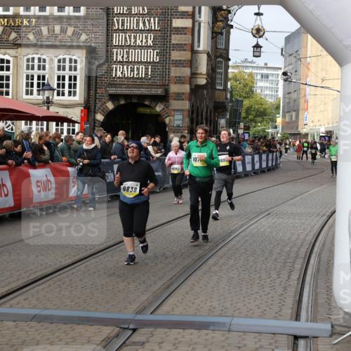 05.10.2025 - 20. swb-Marathon Bremen Yannick Fuchs http://msf.ph/oto/9258903 05.10.2025 11:17:00 Ziel 9698, 9838, 10736 meine-sportfotos.de