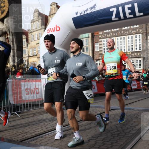 05.10.2025 - 20. swb-Marathon Bremen Yannick Fuchs http://msf.ph/oto/9258904 05.10.2025 10:56:20 Ziel 9258, 9811, 9855, 9968, 10006, 10009, 10664, 10989, 10992, 11095, 11364, 11366, 11620, 11630, 11693, 11741 meine-sportfotos.de