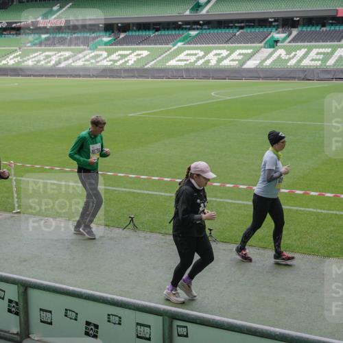 05.10.2025 - 20. swb-Marathon Bremen Michael Burmester http://msf.ph/oto/9258914 05.10.2025 10:46:30 Laufen im Stadion 7014, 7410, 9301, 9420, 9465, 9695, 9818, 9869, 9891, 9959, 10023, 10083, 10220, 10312, 10450, 10465, 10564, 10575, 10721, 10736, 10756, 10759, 10832, 10949, 10994, 11008, 11082, 11107, 11182, 11358, 11438, 11555, 11652, 11653, 9203, 9643, 9838, 10186, 10201, 10472, 10496, 10602, 10976, 11020, 11029, 11036, 11068, 11332 meine-sportfotos.de