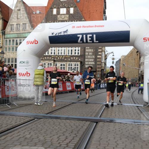 05.10.2025 - 20. swb-Marathon Bremen Yannick Fuchs http://msf.ph/oto/9258915 05.10.2025 10:47:44 Ziel 9339, 9377, 9924, 10073, 10850, 10875, 10947, 11330 meine-sportfotos.de
