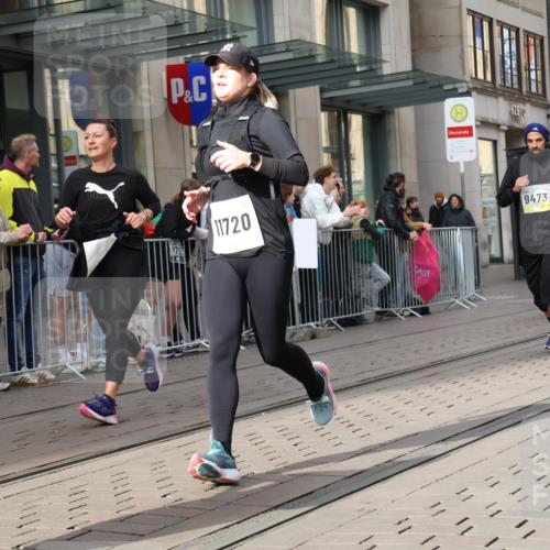 05.10.2025 - 20. swb-Marathon Bremen Strokosch-Dieckow http://msf.ph/oto/9258934 05.10.2025 10:59:26 Ziel 9378, 9473, 9609, 9612, 9673, 9991, 10209, 10420, 10760, 11267, 11444, 11456, 11582, 11644, 11720, 9378, 9473, 9609, 9612, 9673, 9991, 10209, 10420, 10760, 11267, 11444, 11456, 11582, 11644, 11720 meine-sportfotos.de