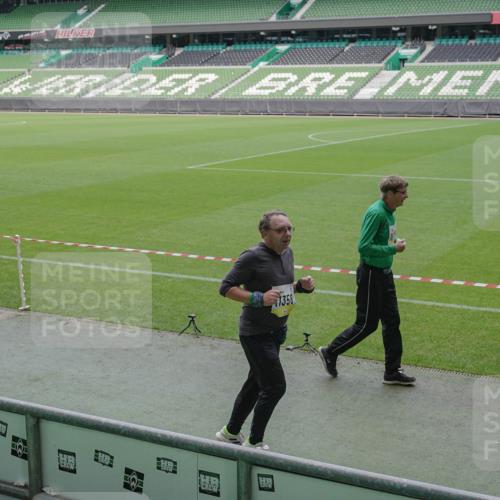 05.10.2025 - 20. swb-Marathon Bremen Michael Burmester http://msf.ph/oto/9258935 05.10.2025 10:46:31 Laufen im Stadion 7014, 7410, 9301, 9420, 9465, 9695, 9818, 9869, 9891, 9959, 10023, 10083, 10220, 10312, 10450, 10465, 10564, 10575, 10721, 10736, 10756, 10759, 10832, 10949, 10994, 11008, 11082, 11107, 11182, 11358, 11438, 11555, 11652, 11653, 9203, 9643, 9838, 10186, 10201, 10472, 10496, 10602, 10976, 11020, 11029, 11036, 11068, 11332 meine-sportfotos.de