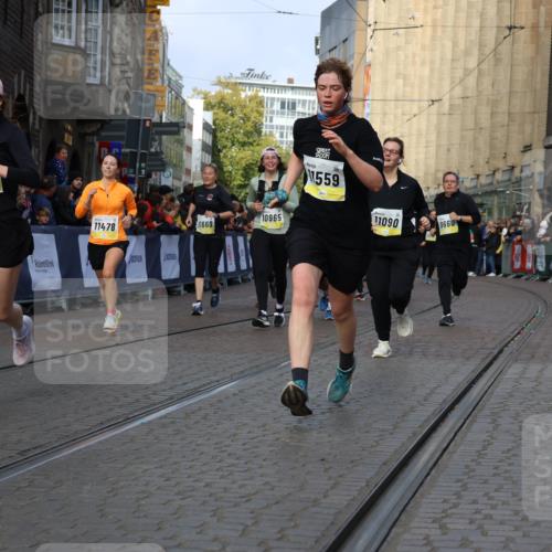 05.10.2025 - 20. swb-Marathon Bremen Strokosch-Dieckow http://msf.ph/oto/9258938 05.10.2025 11:05:00 Ziel 9220, 9409, 9530, 9642, 9660, 10771, 10965, 11090, 11121, 11171, 11180, 11372, 11412, 11478, 11559 meine-sportfotos.de