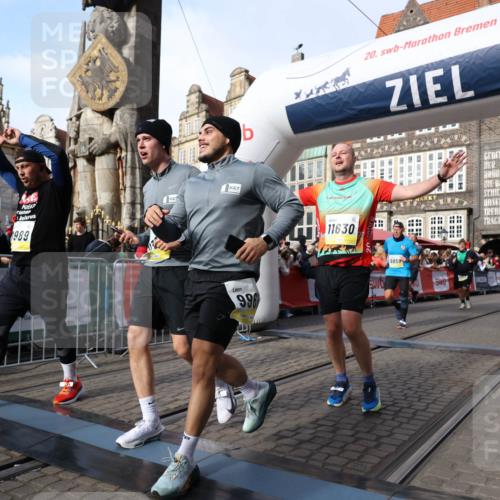 05.10.2025 - 20. swb-Marathon Bremen Yannick Fuchs http://msf.ph/oto/9258942 05.10.2025 10:56:20 Ziel 9258, 9811, 9855, 9968, 10006, 10009, 10664, 10989, 10992, 11095, 11364, 11366, 11620, 11630, 11693, 11741 meine-sportfotos.de