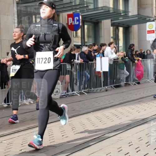05.10.2025 - 20. swb-Marathon Bremen Strokosch-Dieckow http://msf.ph/oto/9258947 05.10.2025 10:59:27 Ziel 9378, 9473, 9609, 9612, 9673, 9991, 10209, 10420, 10760, 11267, 11444, 11456, 11582, 11639, 11644, 11720, 9378, 9473, 9609, 9612, 9673, 9991, 10209, 10420, 10760, 11267, 11444, 11456, 11582, 11639, 11644, 11720 meine-sportfotos.de