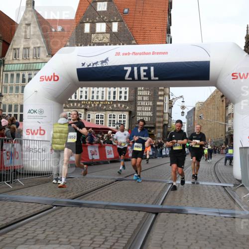05.10.2025 - 20. swb-Marathon Bremen Yannick Fuchs http://msf.ph/oto/9258949 05.10.2025 10:47:44 Ziel 9339, 9377, 9924, 10073, 10850, 10875, 10947, 11330 meine-sportfotos.de