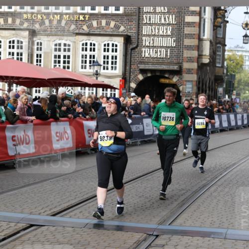 05.10.2025 - 20. swb-Marathon Bremen Yannick Fuchs http://msf.ph/oto/9258958 05.10.2025 11:17:01 Ziel 9698, 9838, 10736 meine-sportfotos.de