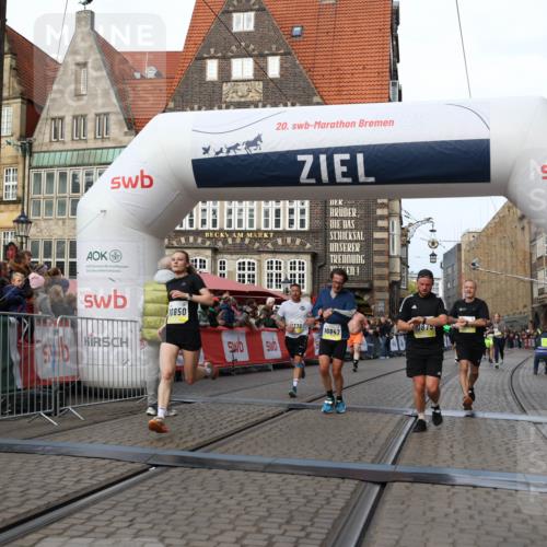 05.10.2025 - 20. swb-Marathon Bremen Yannick Fuchs http://msf.ph/oto/9258965 05.10.2025 10:47:44 Ziel 9339, 9377, 9924, 10073, 10850, 10875, 10947, 11330 meine-sportfotos.de