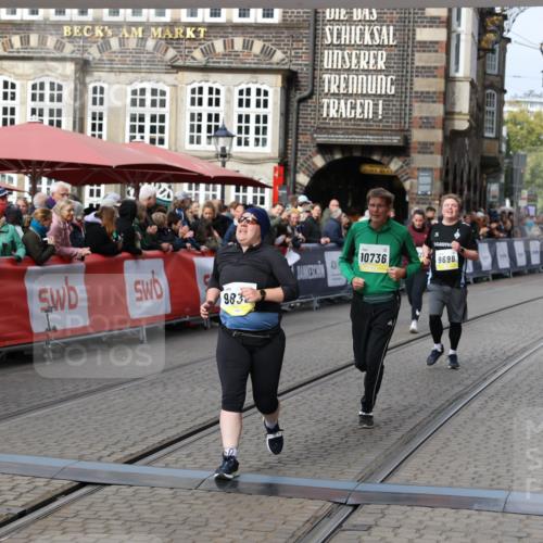05.10.2025 - 20. swb-Marathon Bremen Yannick Fuchs http://msf.ph/oto/9258968 05.10.2025 11:17:01 Ziel 9698, 9838, 10736 meine-sportfotos.de
