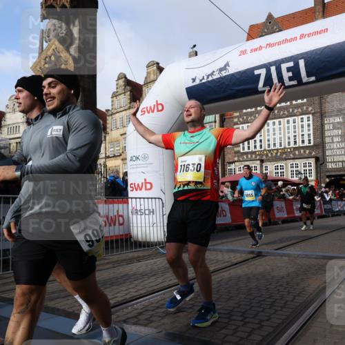 05.10.2025 - 20. swb-Marathon Bremen Yannick Fuchs http://msf.ph/oto/9258970 05.10.2025 10:56:21 Ziel 9258, 9811, 9855, 9968, 10006, 10009, 10989, 10992, 11095, 11364, 11366, 11554, 11620, 11630, 11693, 11741 meine-sportfotos.de