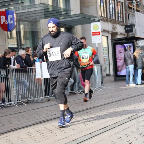 05.10.2025 - 20. swb-Marathon Bremen Strokosch-Dieckow http://msf.ph/oto/9258973 05.10.2025 10:59:28 Ziel 9378, 9381, 9473, 9612, 9673, 9991, 10209, 10290, 10291, 10420, 10760, 11267, 11444, 11456, 11582, 11639, 11644, 11720, 9378, 9381, 9473, 9612, 9673, 9991, 10209, 10290, 10291, 10420, 10760, 11267, 11444, 11456, 11582, 11639, 11644, 11720 meine-sportfotos.de