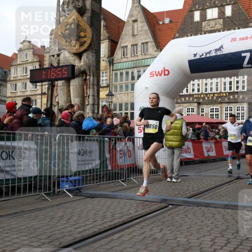 05.10.2025 - 20. swb-Marathon Bremen Yannick Fuchs http://msf.ph/oto/9258974 05.10.2025 10:47:45 Ziel 9339, 9377, 9924, 10073, 10676, 10850, 10875, 10947, 11330, 11409, 11708 meine-sportfotos.de
