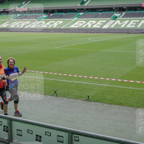 05.10.2025 - 20. swb-Marathon Bremen Michael Burmester http://msf.ph/oto/9258976 05.10.2025 10:46:35 Laufen im Stadion 7014, 7410, 9301, 9465, 9695, 9818, 9869, 9891, 9959, 10023, 10083, 10220, 10312, 10450, 10465, 10564, 10575, 10635, 10721, 10736, 10756, 10759, 10832, 10949, 10994, 11008, 11082, 11107, 11182, 11358, 11555, 11652, 11653, 9203, 9420, 9643, 9838, 10186, 10201, 10472, 10496, 10602, 10759, 10976, 11020, 11029, 11036, 11068, 11332, 11438 meine-sportfotos.de