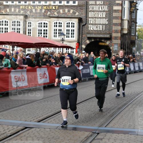 05.10.2025 - 20. swb-Marathon Bremen Yannick Fuchs http://msf.ph/oto/9258977 05.10.2025 11:17:01 Ziel 9698, 9838, 10736 meine-sportfotos.de