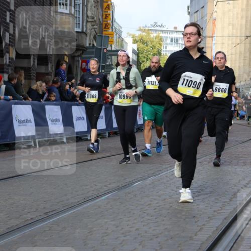05.10.2025 - 20. swb-Marathon Bremen Strokosch-Dieckow http://msf.ph/oto/9258980 05.10.2025 11:05:01 Ziel 9220, 9409, 9530, 9642, 9660, 9668, 10965, 11016, 11090, 11121, 11171, 11180, 11412, 11478, 11559 meine-sportfotos.de