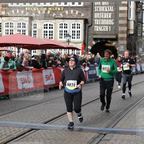 05.10.2025 - 20. swb-Marathon Bremen Yannick Fuchs http://msf.ph/oto/9258985 05.10.2025 11:17:01 Ziel 9698, 9838, 10736 meine-sportfotos.de