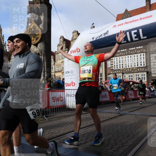 05.10.2025 - 20. swb-Marathon Bremen Yannick Fuchs http://msf.ph/oto/9258995 05.10.2025 10:56:21 Ziel 9258, 9811, 9855, 9968, 10006, 10009, 10989, 10992, 11095, 11364, 11366, 11554, 11620, 11630, 11693, 11741 meine-sportfotos.de