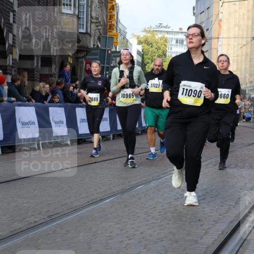 05.10.2025 - 20. swb-Marathon Bremen Strokosch-Dieckow http://msf.ph/oto/9259008 05.10.2025 11:05:02 Ziel 9220, 9409, 9642, 9660, 9668, 10965, 11016, 11090, 11121, 11171, 11180, 11412, 11478 meine-sportfotos.de