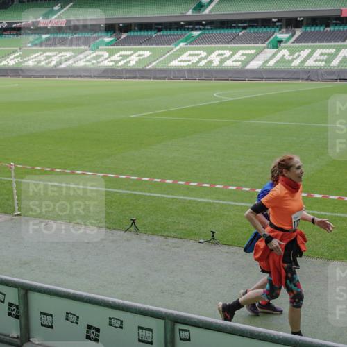 05.10.2025 - 20. swb-Marathon Bremen Michael Burmester http://msf.ph/oto/9259009 05.10.2025 10:46:36 Laufen im Stadion 7014, 7410, 9301, 9465, 9640, 9695, 9818, 9869, 9891, 9959, 10023, 10083, 10220, 10312, 10450, 10465, 10564, 10575, 10635, 10721, 10736, 10756, 10832, 10949, 10994, 11008, 11082, 11107, 11182, 11358, 11555, 11652, 11653, 9203, 9420, 9643, 9838, 10023, 10083, 10186, 10201, 10496, 10602, 10759, 10976, 11020, 11029, 11036, 11068, 11332, 11438 meine-sportfotos.de