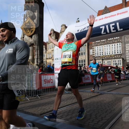 05.10.2025 - 20. swb-Marathon Bremen Yannick Fuchs http://msf.ph/oto/9259016 05.10.2025 10:56:21 Ziel 9258, 9811, 9855, 9968, 10006, 10009, 10989, 10992, 11095, 11364, 11366, 11554, 11620, 11630, 11693, 11741 meine-sportfotos.de
