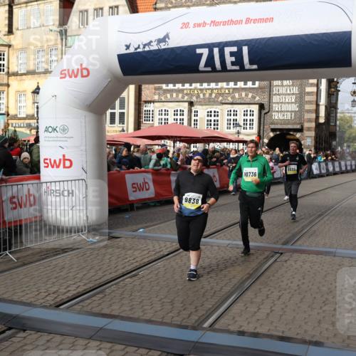 05.10.2025 - 20. swb-Marathon Bremen Yannick Fuchs http://msf.ph/oto/9259024 05.10.2025 11:17:03 Ziel 9698, 9838, 10728, 10736, 10752 meine-sportfotos.de