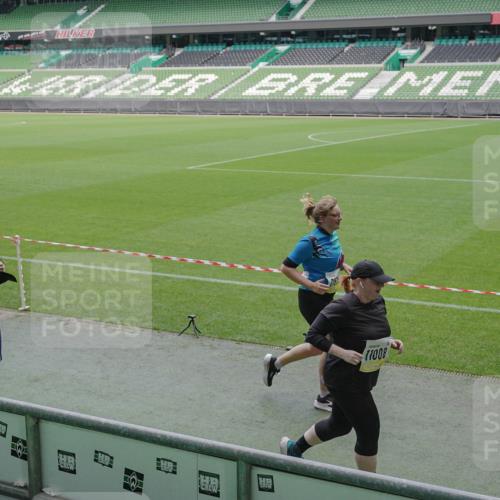 05.10.2025 - 20. swb-Marathon Bremen Michael Burmester http://msf.ph/oto/9259029 05.10.2025 10:46:40 Laufen im Stadion 7014, 7410, 9301, 9640, 9695, 9818, 9869, 9891, 9959, 10220, 10312, 10450, 10465, 10564, 10635, 10721, 10736, 10756, 10832, 10949, 10994, 11008, 11082, 11107, 11182, 11247, 11358, 11440, 11555, 11652, 11653, 9420, 9465, 9643, 9838, 10023, 10083, 10201, 10220, 10496, 10575, 10759, 10976, 11020, 11029, 11036, 11068, 11332, 11438 meine-sportfotos.de