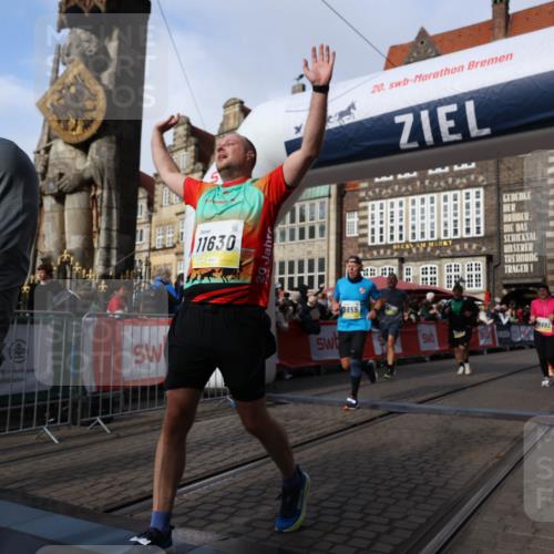 05.10.2025 - 20. swb-Marathon Bremen Yannick Fuchs http://msf.ph/oto/9259040 05.10.2025 10:56:21 Ziel 9258, 9811, 9855, 9968, 10006, 10009, 10989, 10992, 11095, 11364, 11366, 11554, 11620, 11630, 11693, 11741 meine-sportfotos.de