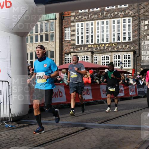 05.10.2025 - 20. swb-Marathon Bremen Yannick Fuchs http://msf.ph/oto/9259048 05.10.2025 10:56:21 Ziel 9258, 9811, 9855, 9968, 10006, 10009, 10989, 10992, 11095, 11364, 11366, 11554, 11620, 11630, 11693, 11741 meine-sportfotos.de