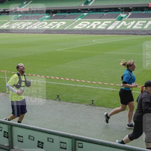 05.10.2025 - 20. swb-Marathon Bremen Michael Burmester http://msf.ph/oto/9259049 05.10.2025 10:46:41 Laufen im Stadion 7014, 7410, 9301, 9640, 9695, 9818, 9869, 9891, 9959, 10312, 10450, 10465, 10564, 10635, 10721, 10736, 10756, 10832, 10949, 10994, 11008, 11082, 11107, 11182, 11247, 11358, 11440, 11555, 11652, 11653, 9420, 9465, 9643, 9838, 10023, 10083, 10201, 10220, 10450, 10496, 10575, 10759, 10976, 11020, 11029, 11036, 11068, 11332, 11438 meine-sportfotos.de